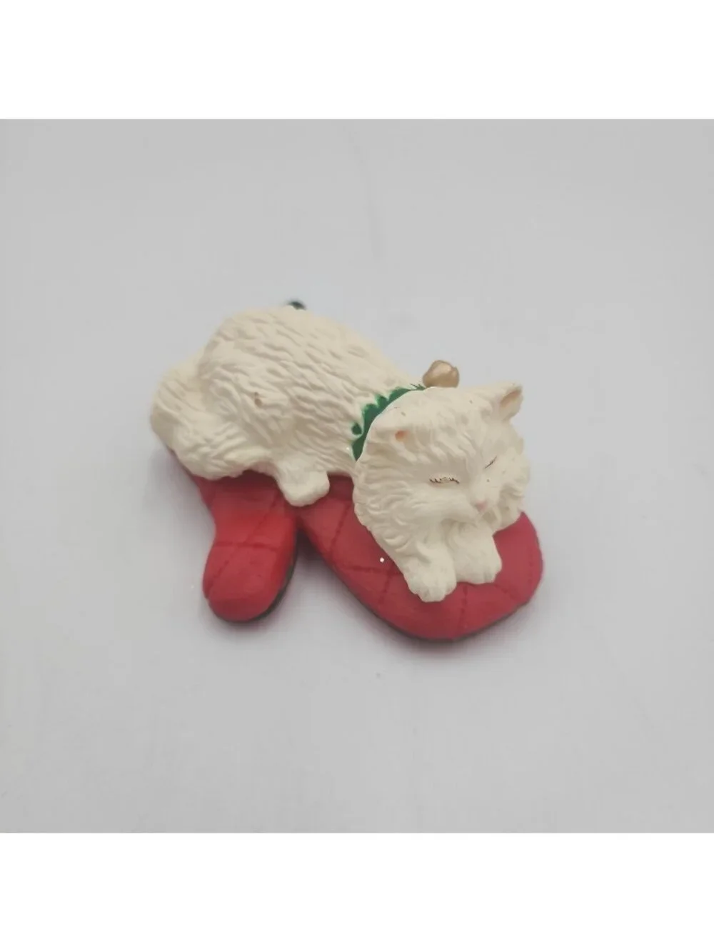 Vintage Hallmark Keepsake Ornament White Cat Naps Clip On red Potholder #2 1995